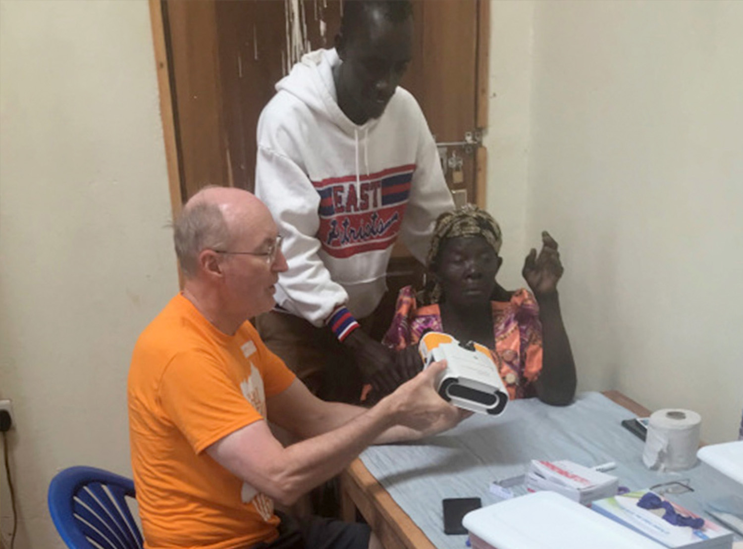 Dr Thomas performing autorefraction with QuickSee in Uganda care mission