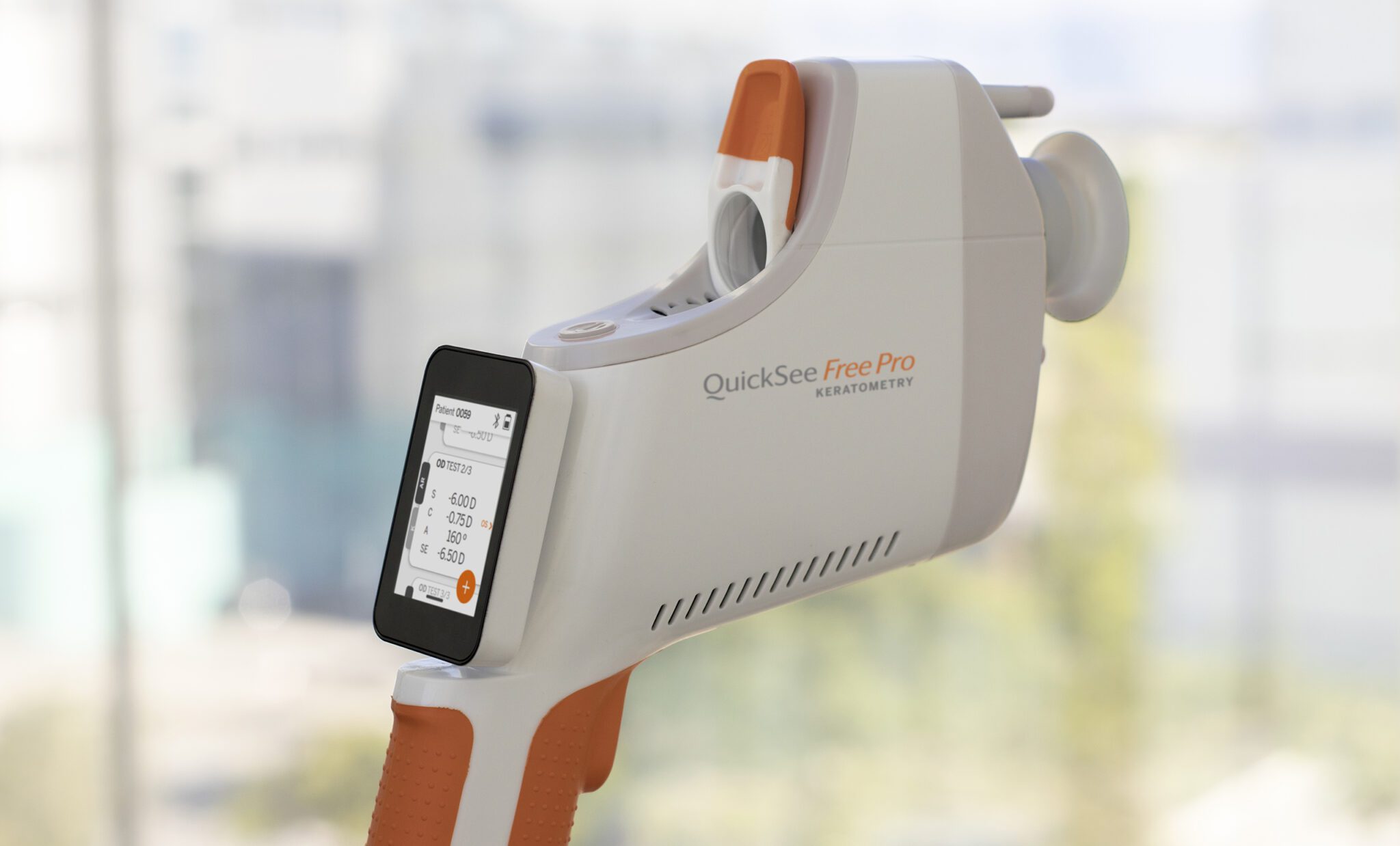QuickSee Free Pro handheld autorefractor with keratometry