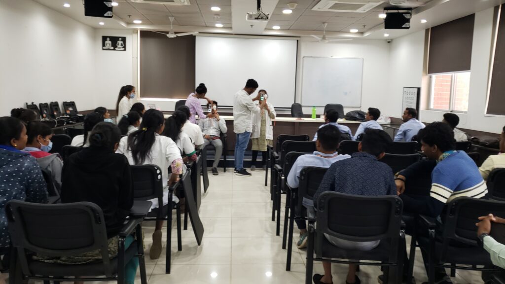 People getting trained on QuickSee Free in advance of their outreach effort