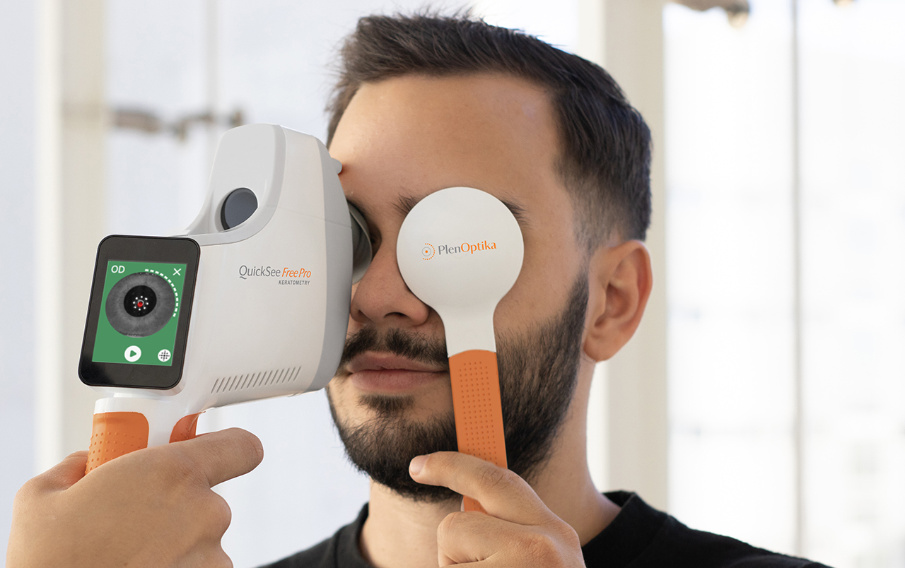 QuickSee Free Pro measuring a patient